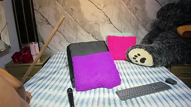 Chat +18 de Niyirey1 ao vivo