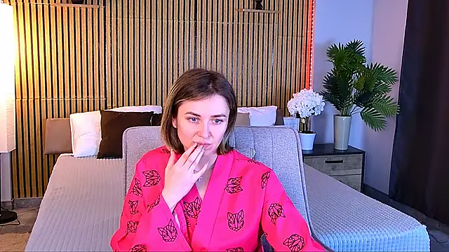 EmeraldGlow's Live XXX Chat