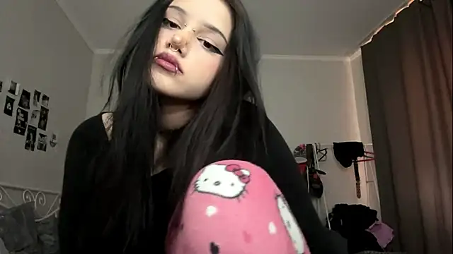 LouisePavlides Show in webcam