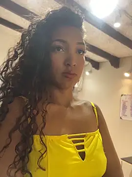 NaughtyLatinaxxx 网络视讯表演