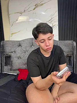 XXX chat uživo modela Noah-ledom