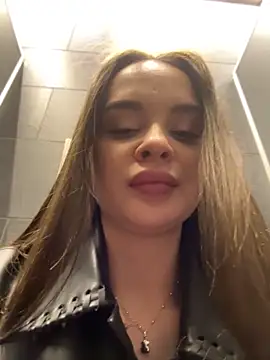 KristiRich Adlı Modelin Canlı XXX Sohbeti