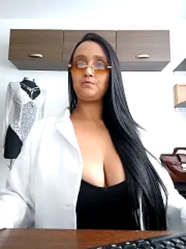 Esmeralda333: онлайн-секс-чат