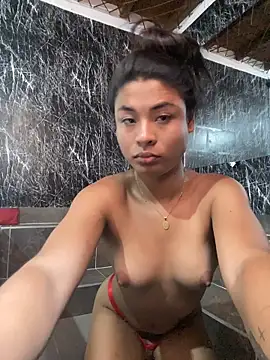 Romie_rous Chat XXX live