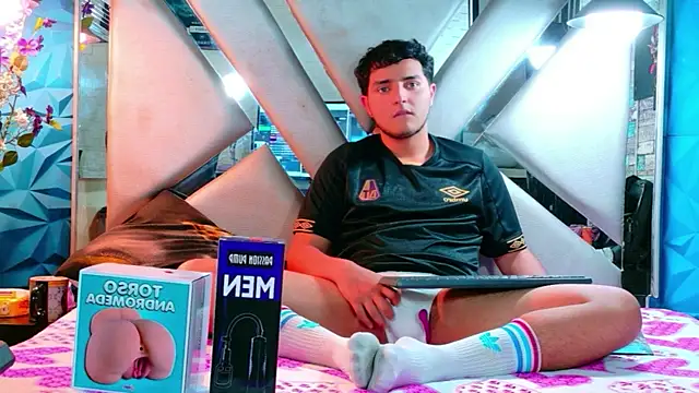 Oliver_Jamees Chat XXX in diretta