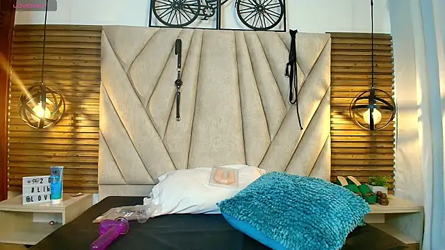 KimberlyFox_t Chat XXX in diretta