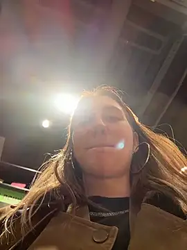 Tiny_Anny: διαδικτυακό σόου στην κάμερα