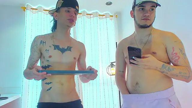 TheBatMansion Show in webcam