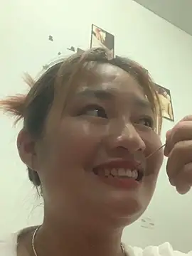 Lara-11 Live XXX Chat