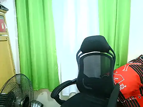 xLickme24 Show in webcam