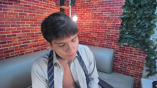 Show modela Thiago_Kozak na web-kameri