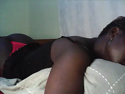 Adaline-Paris Adlı Modelin Web Kamerası Şovu