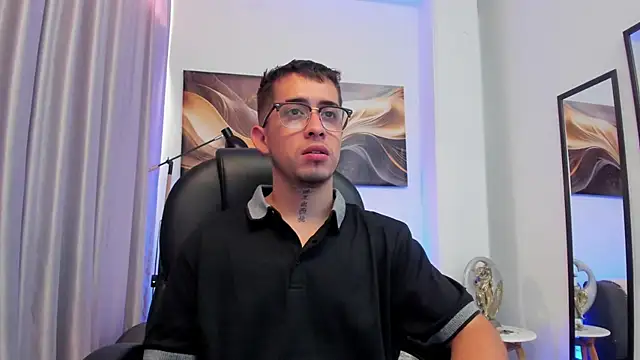 Pokazy przed kamerką – Tommas_Jhonson