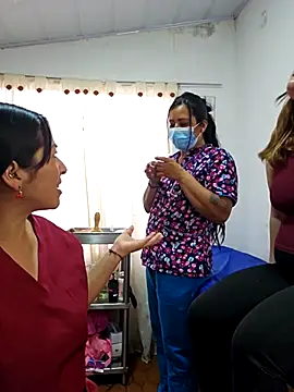 Show modela JustSamantha_ na web-kameri