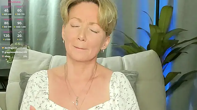 Chat +18 de AkexandraFix ao vivo