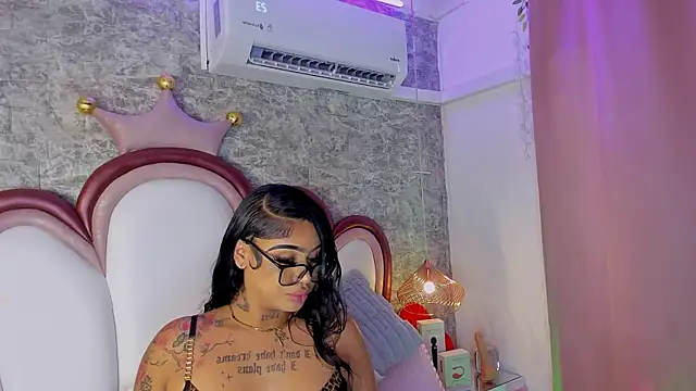 Pertunjukan Kamera Web Mia_Jansen