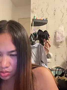 Ponthip élő XXX-chatje