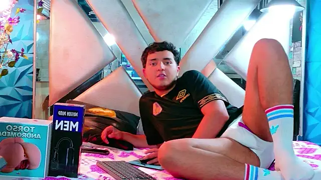 Chatroom XXX en direct de Oliver_Jamees