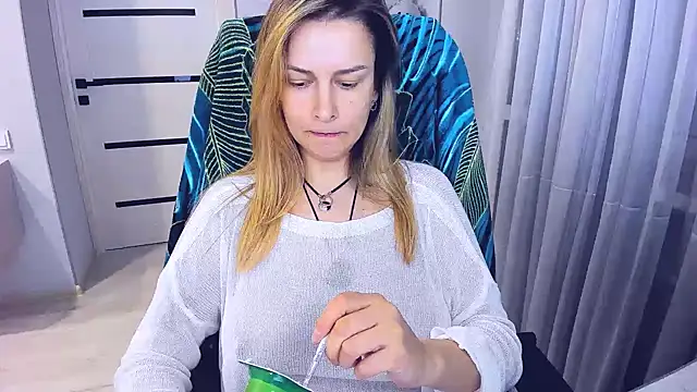 AlexiaDarren 即時 XXX 聊天