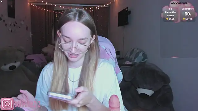 MoonDust live XXX chat