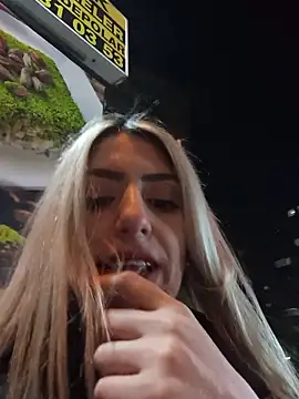 BlondeKasarSude Adlı Modelin Web Kamerası Şovu