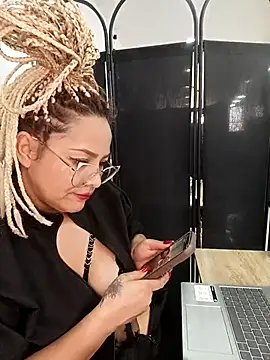 _Zoe_777 Chat XXX in diretta