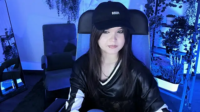 Elainebeness: онлайн-секс-чат