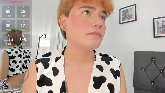 VeluniLiore Webcam Show