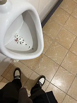 Black-mamba-madingo: διαδικτυακό σόου στην κάμερα