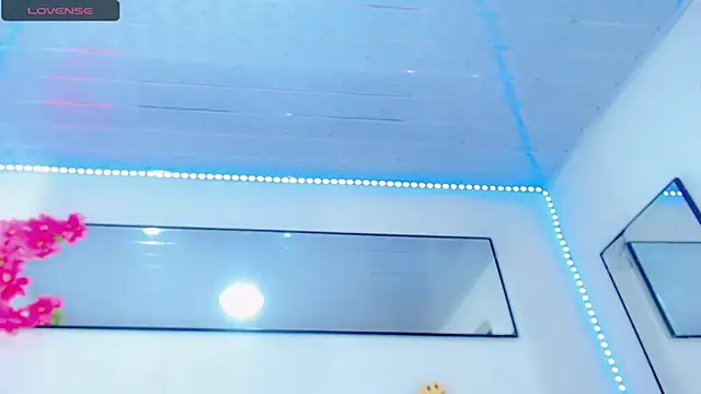 Show modela Karla_hot777 na web-kameri