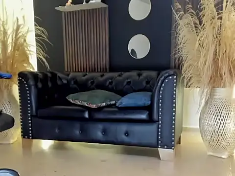 TitoBell: вебкам-шоу