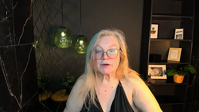 NataliMellow Adlı Modelin Canlı XXX Sohbeti