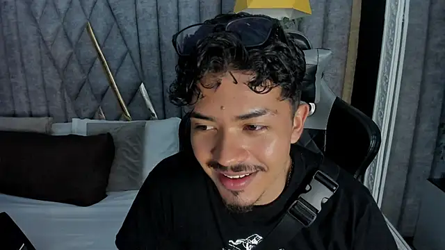 NicolaiKarav Show Webcam