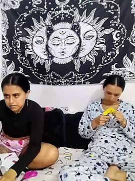 emily_n_abby 即時 XXX 聊天