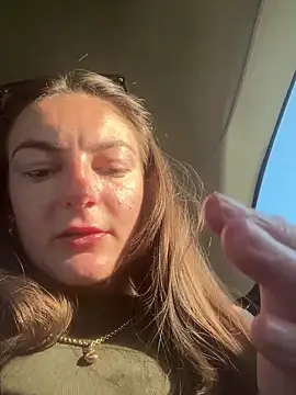 MiaLovesxxx webkamerás műsora