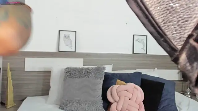 Chatroom XXX en direct de ZarahFoxx