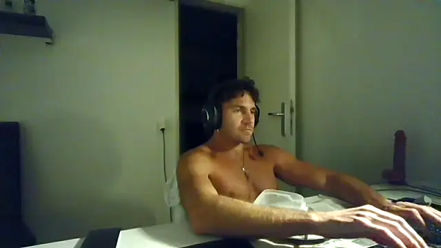 alpha-hunk Adlı Modelin Web Kamerası Şovu