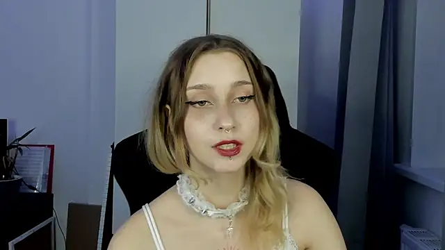 Cassi_Stonem Show Webcam