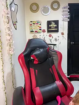 Liamiler01_ Adlı Modelin Canlı XXX Sohbeti