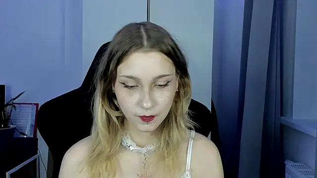 Chat +18 de Cassi_Stonem ao vivo