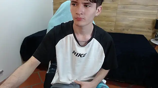 trevor_mob Adlı Modelin Web Kamerası Şovu