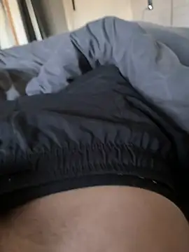 zoladj: διαδικτυακό σόου στην κάμερα