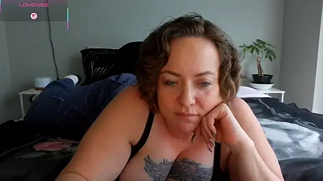julimonroe Chat XXX live
