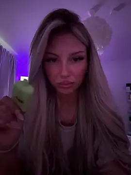 blondeeeeのウェブカメラショー