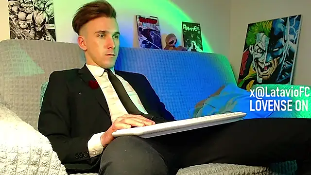 Midnighter_ Show Webcam