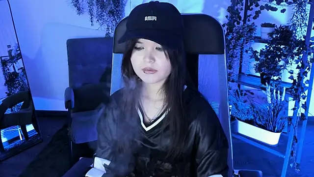 Elainebeness élő XXX-chatje