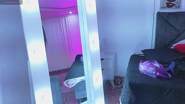 Chat +18 de _sharlotte777 ao vivo