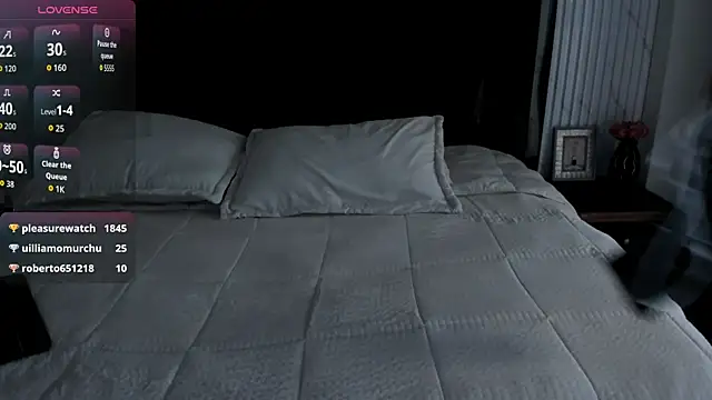 MaximusClark: διαδικτυακό σόου στην κάμερα