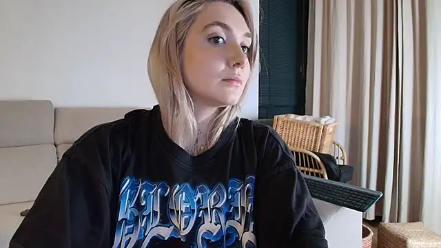 Pokazy przed kamerką – tattoobbgirl