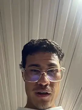 TavoHot_: διαδικτυακό σόου στην κάμερα